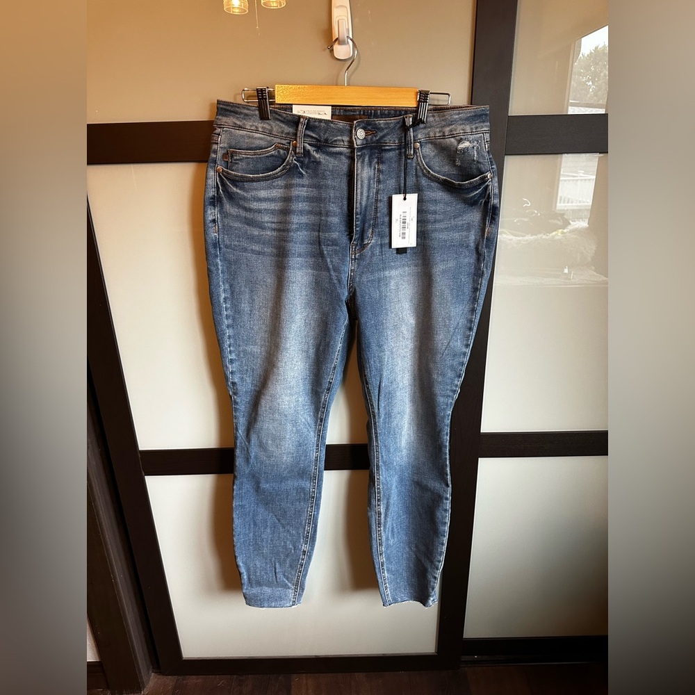 Judy Blue raw hem skinny jeans, size 16W, NWT